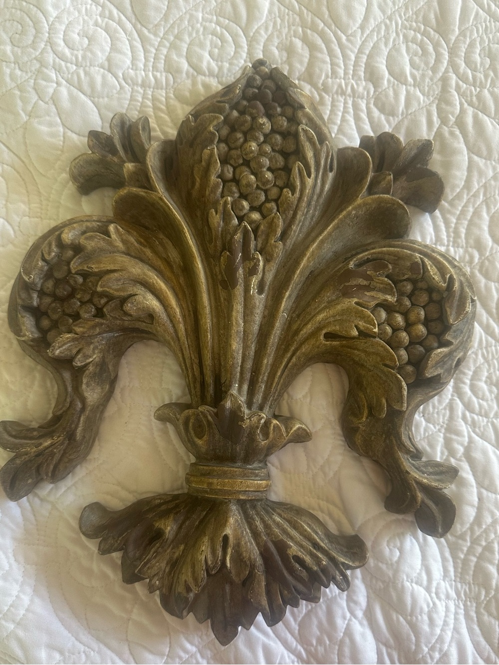 Vintage Three Hands Corp Resin  Fleur-de-Lis Wall  Antique Gold Plaque
